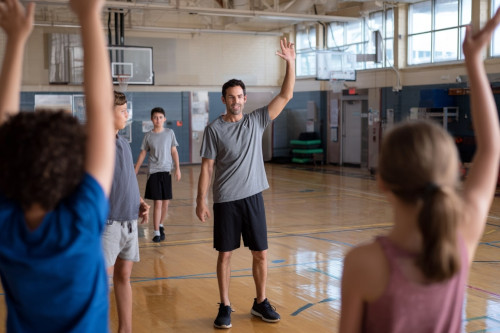 Jaki strój na WF wybrać i dlaczego jest tak ważny?